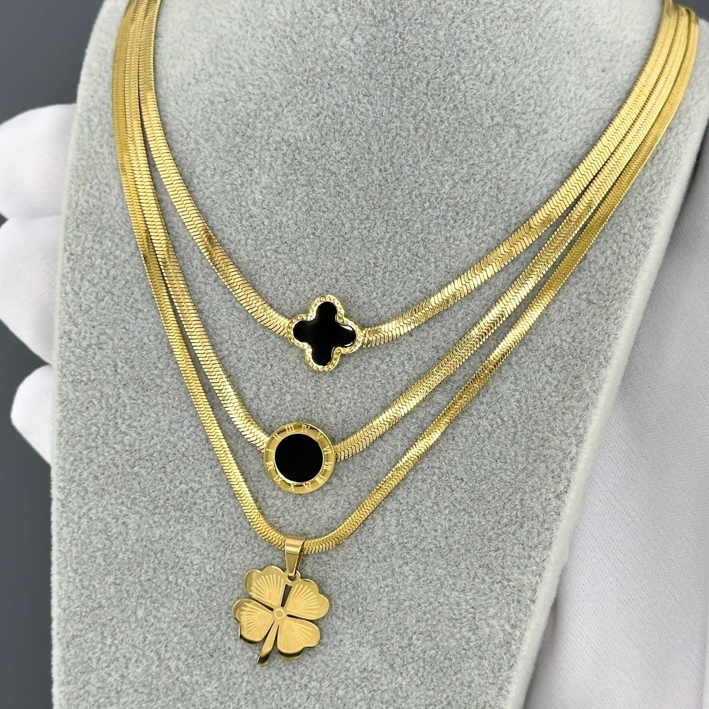 Enlight Flower Necklace, 18K Gold Plated Steel